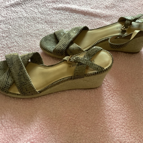 FADED GLORY Size 9 Black/Taupe SANDAL WEDGES Excellent Preowned Condition We - Picture 2 of 6